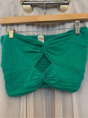 Blanco Emerald Twist-Knot Crop Top